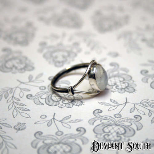 Sterling Silver Moonstone Oval Gemstone Ring - Size: -5; 5.5 US / L UK