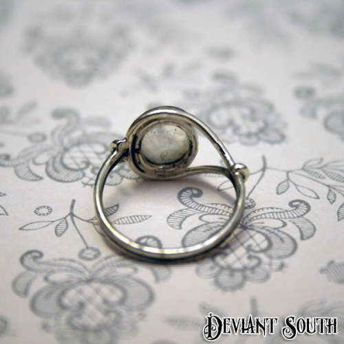 Sterling Silver Moonstone Oval Gemstone Ring - Size: -5; 5.5 US / L UK