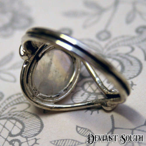 Sterling Silver Moonstone Oval Gemstone Ring - Size: -5; 5.5 US / L UK