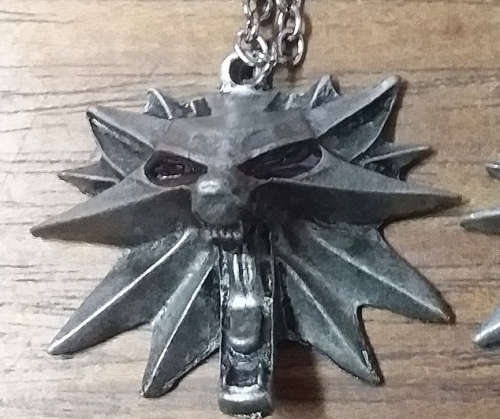 The Witcher 3: Wild Hunt Dark Red Eyes Medallion Pendant Necklace