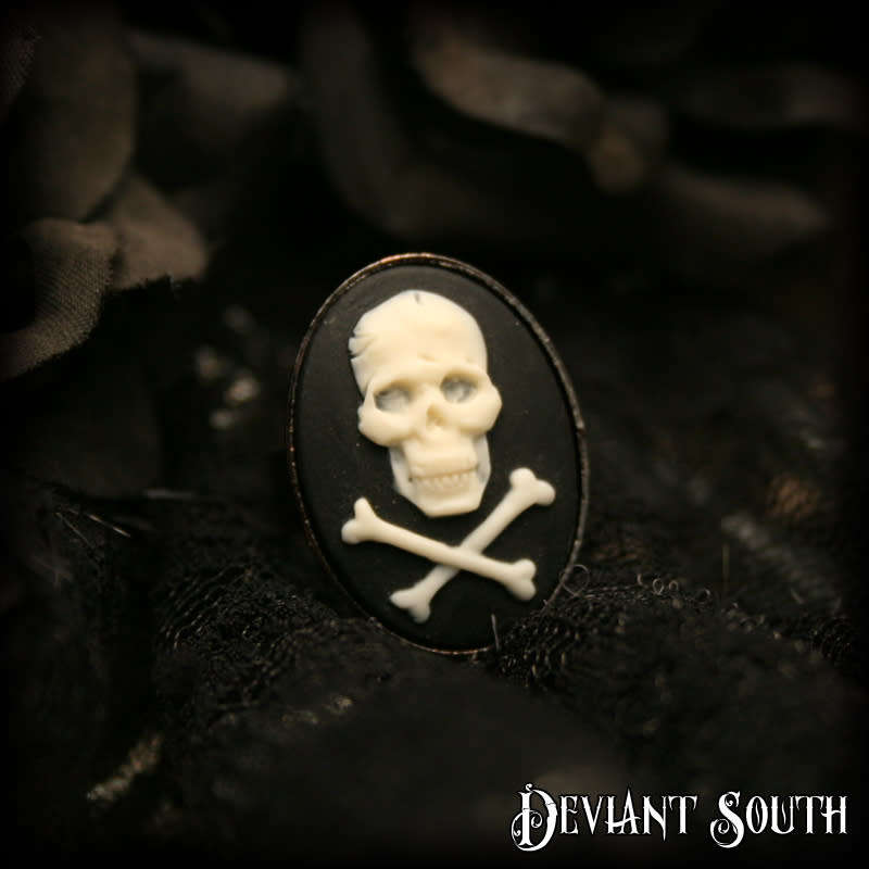 Deviant South Skull `n Crossbones Cameo Black Adjustable Ring