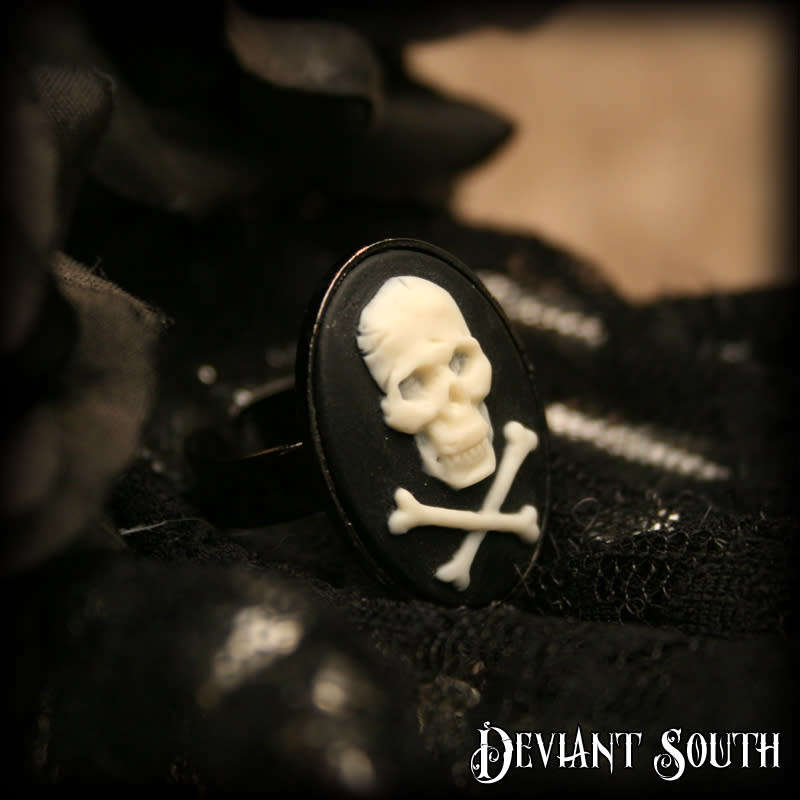 Deviant South Skull `n Crossbones Cameo Black Adjustable Ring