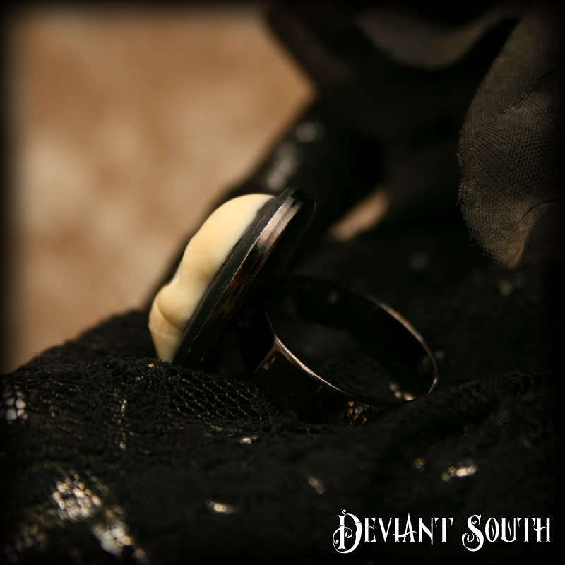 Deviant South Medium Skull Cameo Black Adjustable Ring