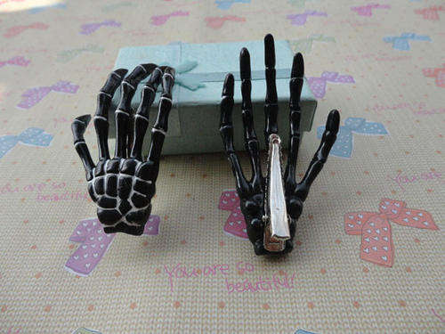 Skeleton Hand Hair Clip - Black