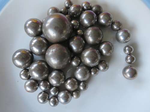 42 STEEL MARBLES - APPR. 10 - 36 MM DIAM. - AS PER SCAN