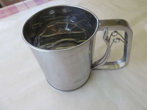 STAINLESS STEEL FLOUR SIFTER 100 MM DIAM. - 130 MM HIGH - AS PER SCAN