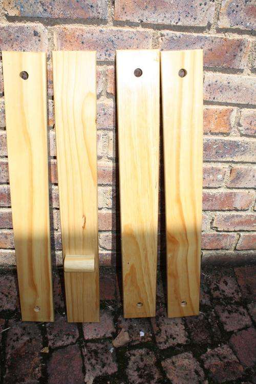 4 PINE BOARDS - 760 X 95 X 18 MM - VARNISHED