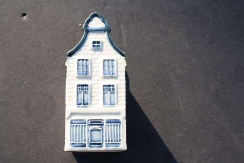 FREE POSTAGE !!! -  KLM HOUSE - NO.30 - SEALED - STILL LIQUER IN IT - PLEASE HAVE A LOOK