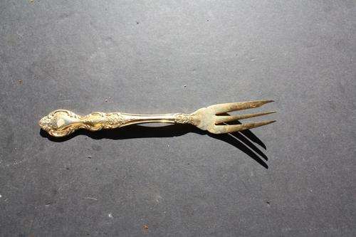 STAINLESS STEEL 24 CARAT GOLD PLATED CAKE FORK - 145 MM - PLEASE HAVE A LOOK