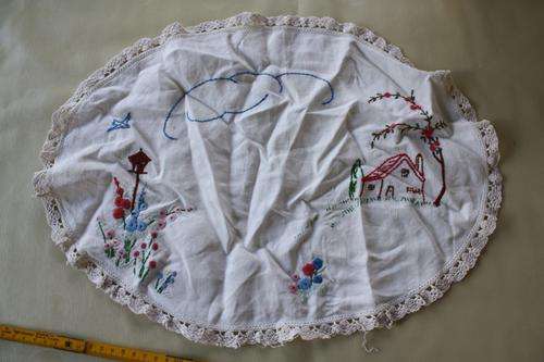 BEAUTIFUL SMALL OVAL TABLE CLOTH - 440 X 300 MM - PLEASE HAVE A LOOK