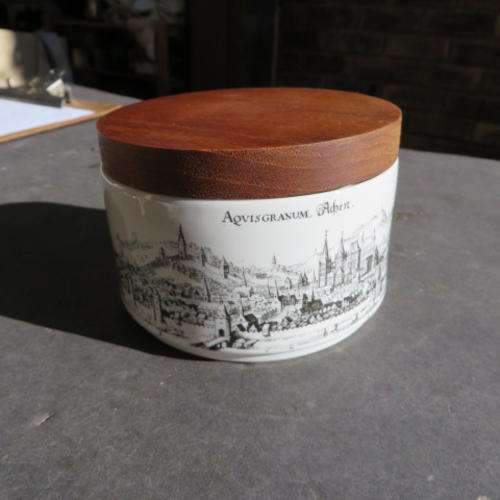 BEAUTIFUL PORCELAIN TABACCO BOX - 100 MM DIAM. - 55 MM HIGH - ROYAL PORELLAN - BAVARIA