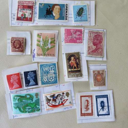 260 WORLDWIDE STAMPS - ON PAPER OR HINGED - AS PER SCAN - PLEASE HAVE A LOOK