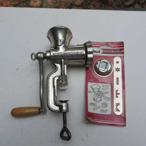 MINCER - SFINX NO. 5 WITH BISCUIT MAKER ATTACHMENTS - CZECHOSLOVAKIA