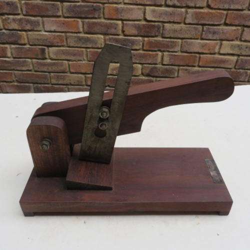 BILTONG CUTTER - ON WOODEN PLATE 300 X 120 MM - 140 MM HIGH AT THE END