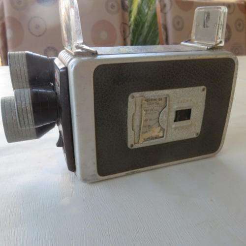 OLD KODAK BROWNIE - SUPER 8 MOVIE CAMERA - AS DISPLAY OR AS A COLLECTORS ITEM ONLY!!!!