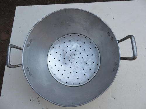 OLD ALUMINIUM COLLANDER - 270 MM DIAM. - 140 MM HIGH - GERMANY - A BIT DENTED
