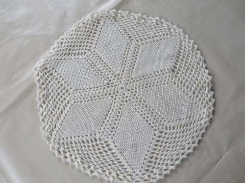 BEAUTIFUL DOILY - 320 MM DIAM. - AS PER SCAN