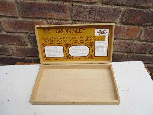 WOODEN BOX - BRONNLEY COUNTRY HERB SOAP - 375 X 200 MM - 55 MM HIGH