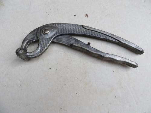 OLD GARLIC PRESS - AS PER SCAN