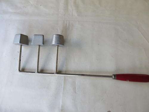 OLD DOUGH SNACKLE IRON - 150 MM WIDE - 390 MM LONG - AS PER SCAN