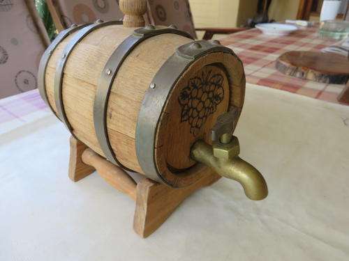 SMALL OAK BARREL - 120 MM DIAM. - 170 MM LONG - ON STAND - AS COLLECTORS OR DISPLAY ITEM ONLY