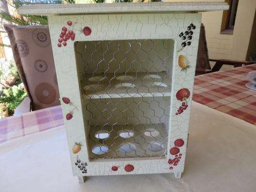 EGG CUPBOARD FOR 12 EGGS - 200 X 150 MM - 300 MM HIGH - AS PER SCAN