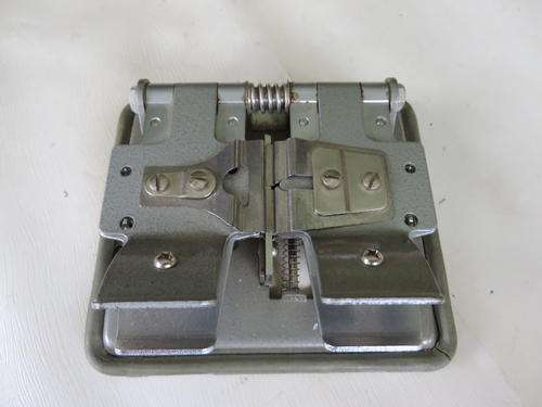 SMALL SUPER 8 / 16 MM FILM CUTTER / SPLICER - LPL JAPAN - AS PER SCAN