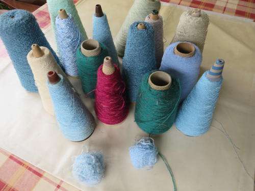 APPR. 1.8 KG OF YARN - VARIOUS COLOURS, LENGHT AND THICKNESSES - AS PER SCAN