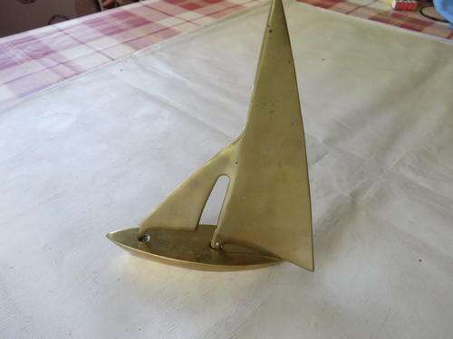 SOLID BRASS SAILING BOAT - 120 X 30 MM - 165 MM TO THE TOP - AS PER SCAN