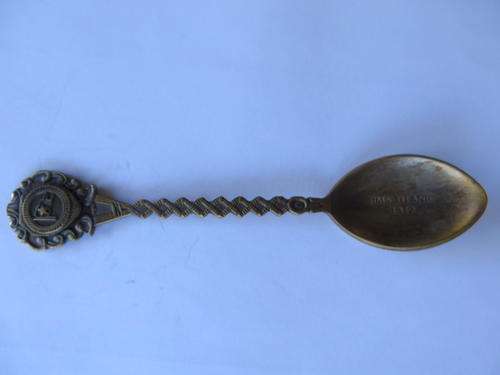 COMMERATIVE  SOUVENIR SPOON - STATING RMS TITANIC - 1912 - A REAL COLLECTORS ITEM - AS PER SCAN