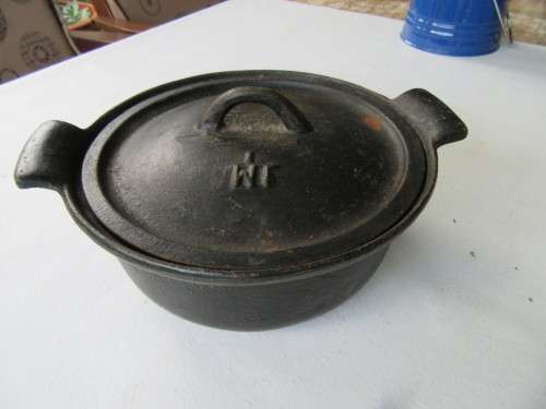 VINTAGE CAST IRON POT - APPR. 210 MM DIAM. 80 MM HIGH - 1WF - AS PER SCAN