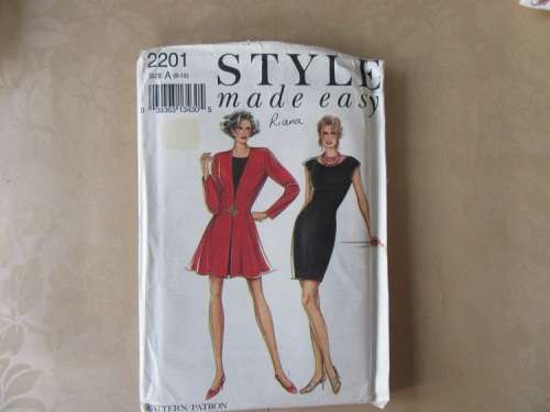 STYLE - PATTERN NO. 2201 - SIZE A 8-18 - FACTORY FOLDED - AS PER SCAN