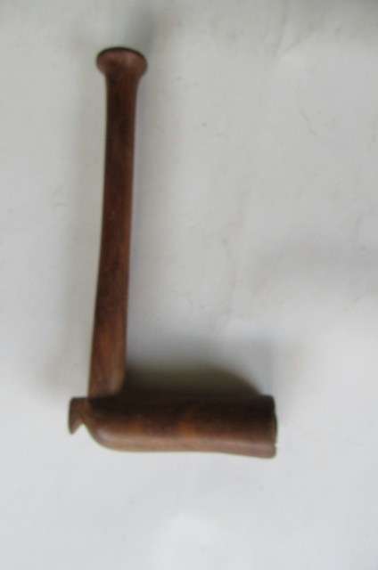 WOODEN XHOSA SMOKING PIPE - 22 MM DIAM. - 80 MM HIGH - 175 MM LONG - AS PER SCAN