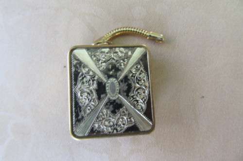 SMALL MUSICAL BOX - 32 X 35 X 18 MM - CLOVER - AS PER SCAN