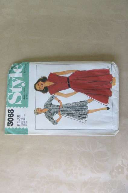 STYLE PATTERN NO. 3063 - SIZE 16 - BUST 97 CM - FACTORY FOLDED - AS PER SCAN