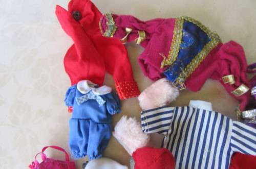 30 VARIOUS SMALL DOLLS AND OTHER ITEMS - AS PER SCAN - WILL COMBINE POSTAGE