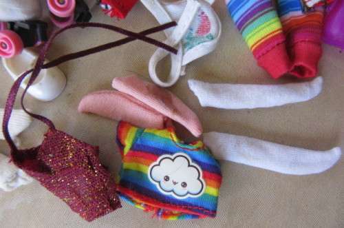 30 VARIOUS SMALL DOLLS AND OTHER ITEMS - AS PER SCAN - WILL COMBINE POSTAGE