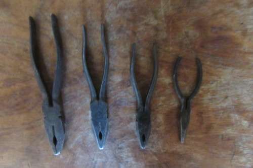 4 VARIOUS SMALL PLIERS - AS PER SCAN