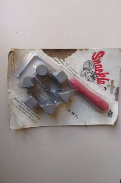 ORIGINAL SIX IN ONE SNACKLE IRON