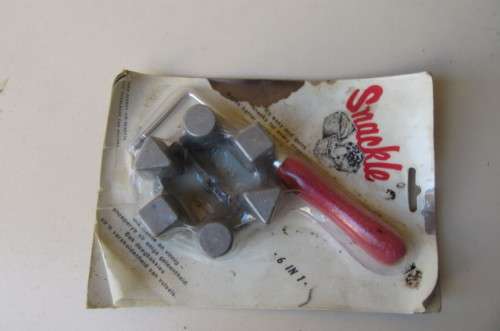 ORIGINAL SIX IN ONE SNACKLE IRON