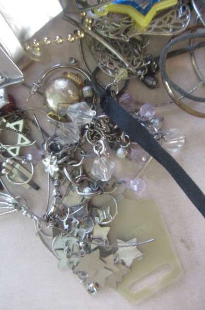 LUCKY DIP - SMALL BASKET FULL OF UNCHECKED JEWELLERY - FINDS POSSIBLE- 60 ITEMS - BID PER ITEM