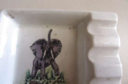 CERAMIC ASH TAY WITH ELEPHANT