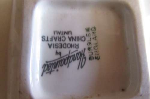 CERAMIC ASH TAY WITH ELEPHANT