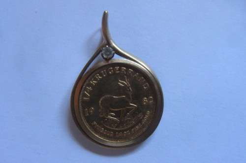 CHRISTMAS IS COMINGBEAUTIFUL FRAMED 1/4 KRUGER RAND - 1983 WITH UNKNOWN STONE - 11.2.G - AS PER SCAN