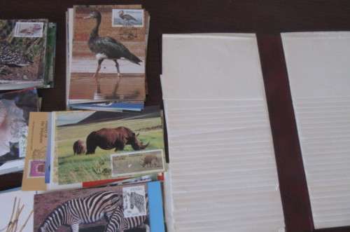 200 NEW POST CARDS WITH FOLDER -ONE LOT