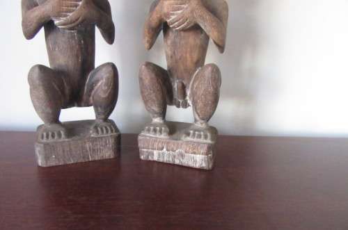 TWO BEAUTIFUL CARVED WODEN ETHNIC CARVINGS - ASIAN - APPR. 78 AND 85 MM HIGH -