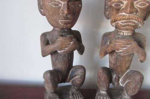 TWO BEAUTIFUL CARVED WODEN ETHNIC CARVINGS - ASIAN - APPR. 78 AND 85 MM HIGH -