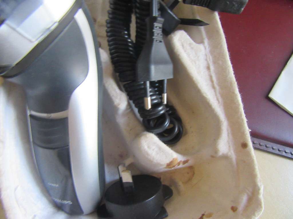 OLD PHLIPS ELECTRIC RAZOR - CONDOR - HQ6900SERIES - AS PER SCAN - WORKING - BC