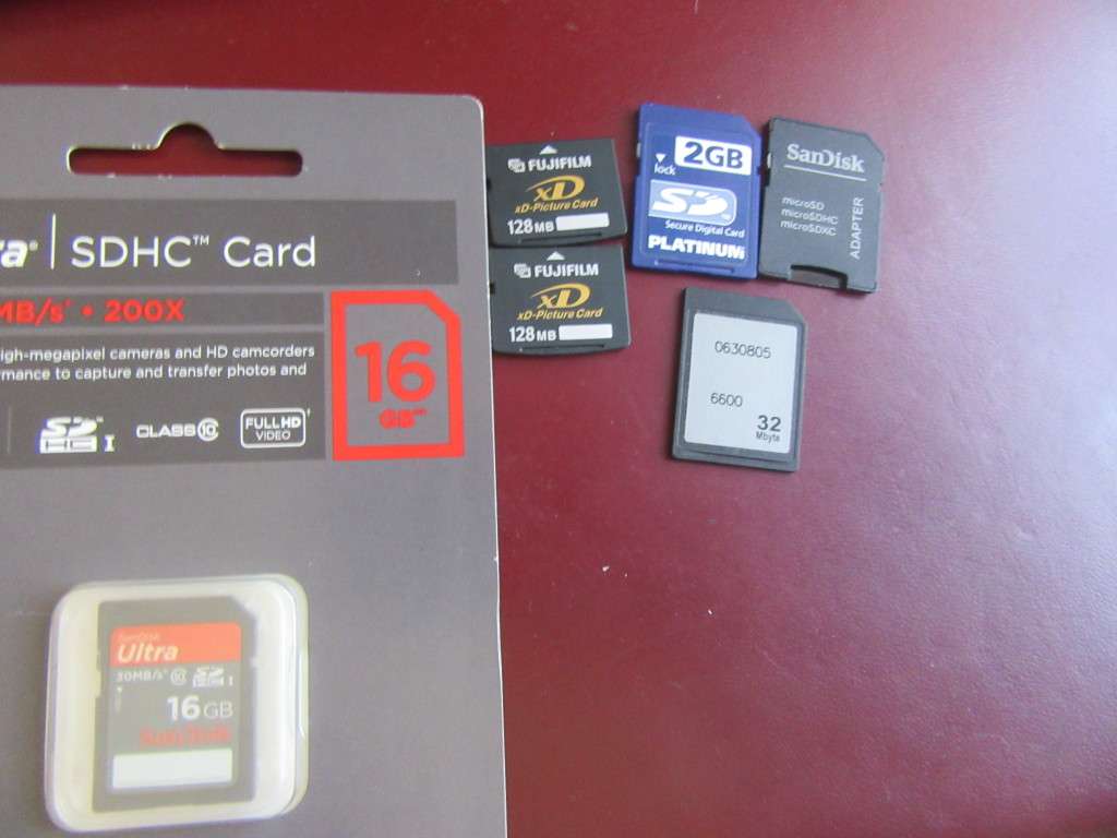 MEMORY CARD CLEARANCE -- 6 VARIOUS - AS PER DESCRIPTION - LD