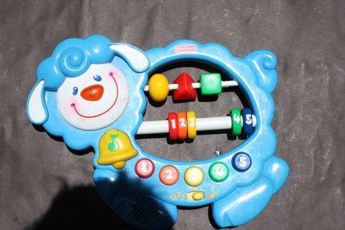 FISHER PRICE  - MATTEL 1999 - TALKING - MUSICAL  SHEEP